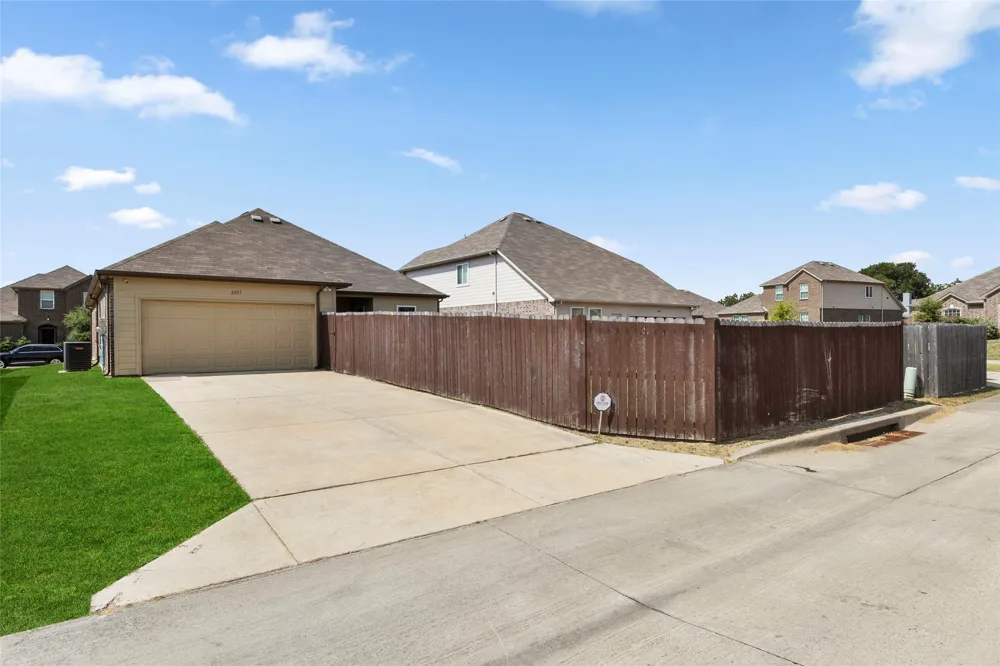 2057 Buttonwood Street Lancaster, TX 75146