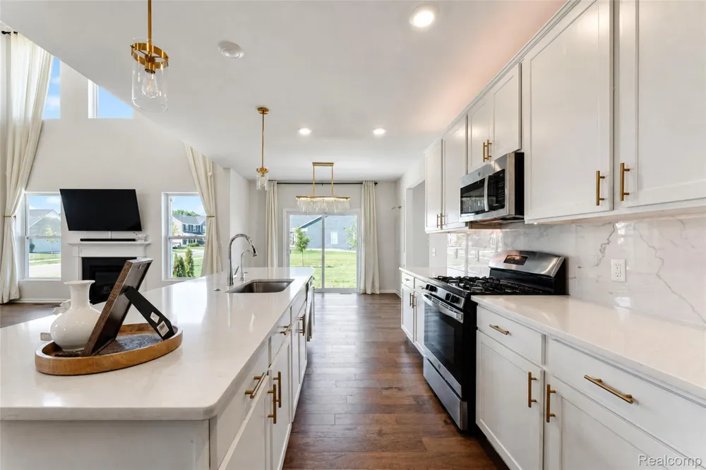 2716 Maize Loop Saline Township, MI 48176