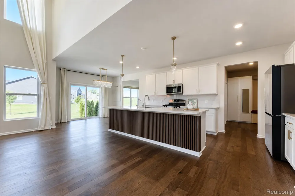 2716 Maize Loop Saline Township, MI 48176