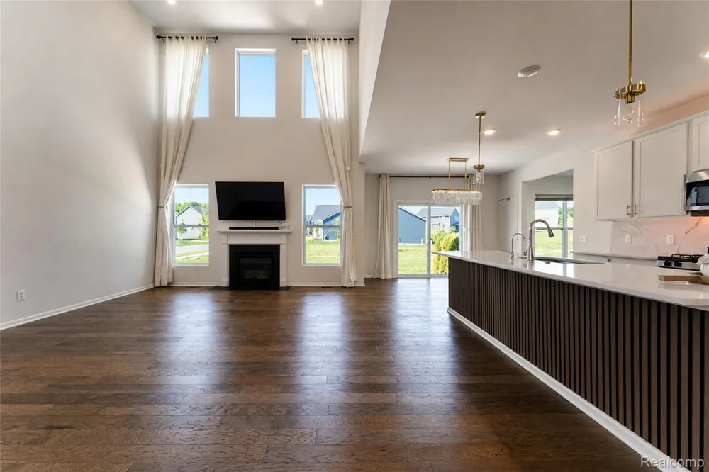 2716 Maize Loop Saline Township, MI 48176