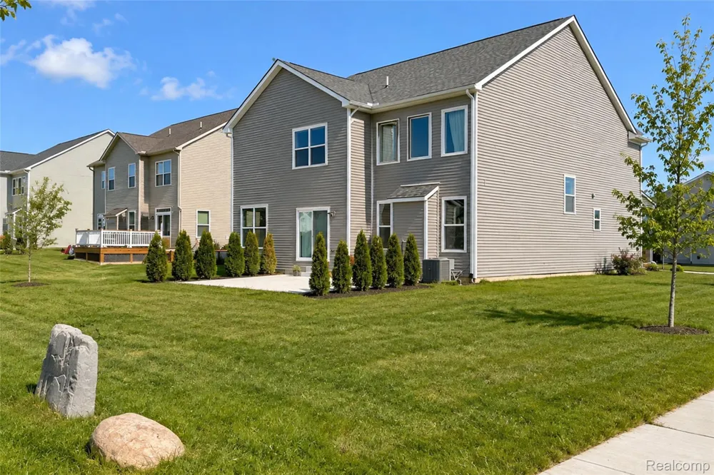 2716 Maize Loop Saline Township, MI 48176