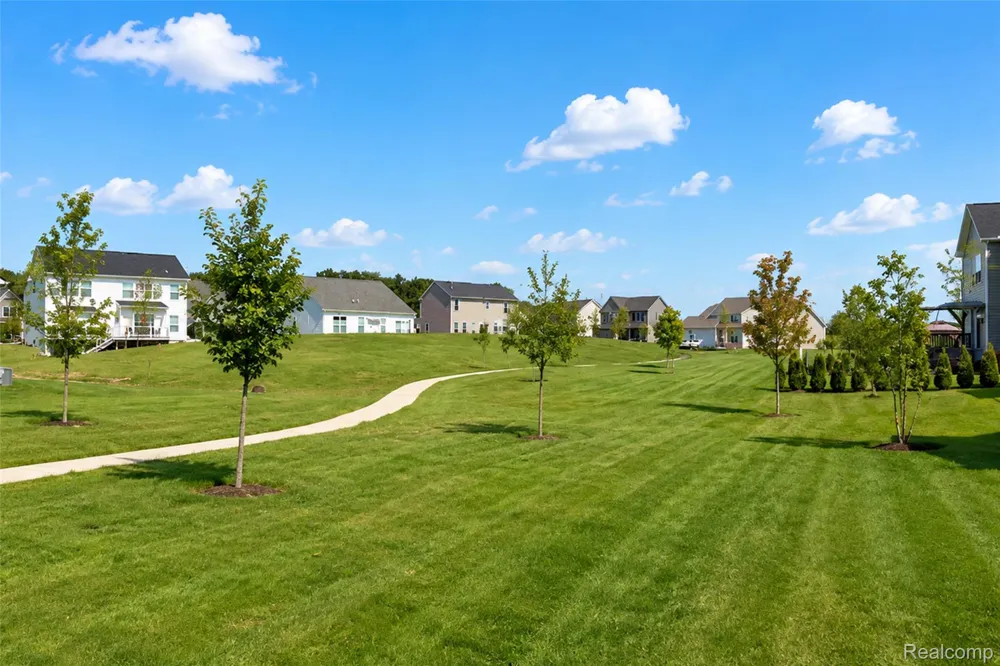 2716 Maize Loop Saline Township, MI 48176