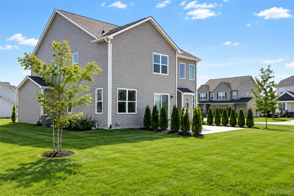 2716 Maize Loop Saline Township, MI 48176
