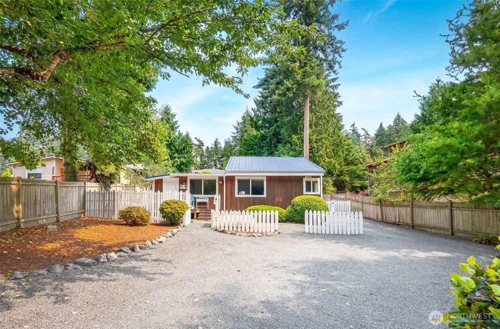 5905 Fish Road Freeland, WA 98249