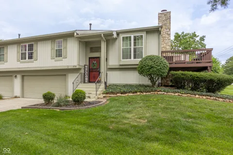 2726 Lakeshire Lane
