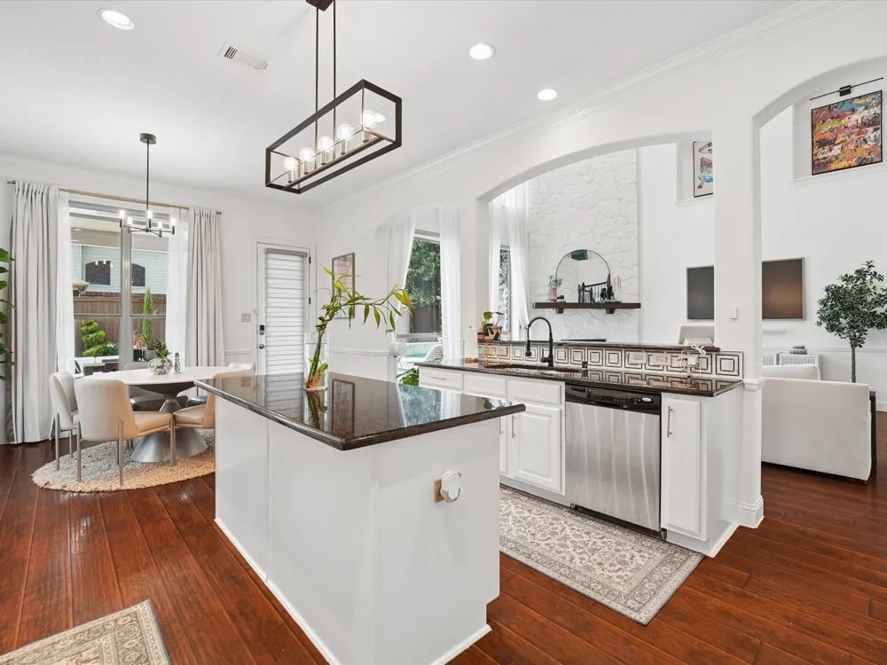 6708 Natures Way Dallas, TX 75236