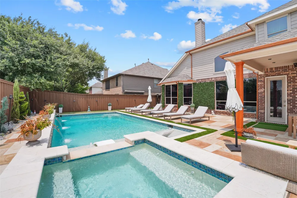 6708 Natures Way Dallas, TX 75236