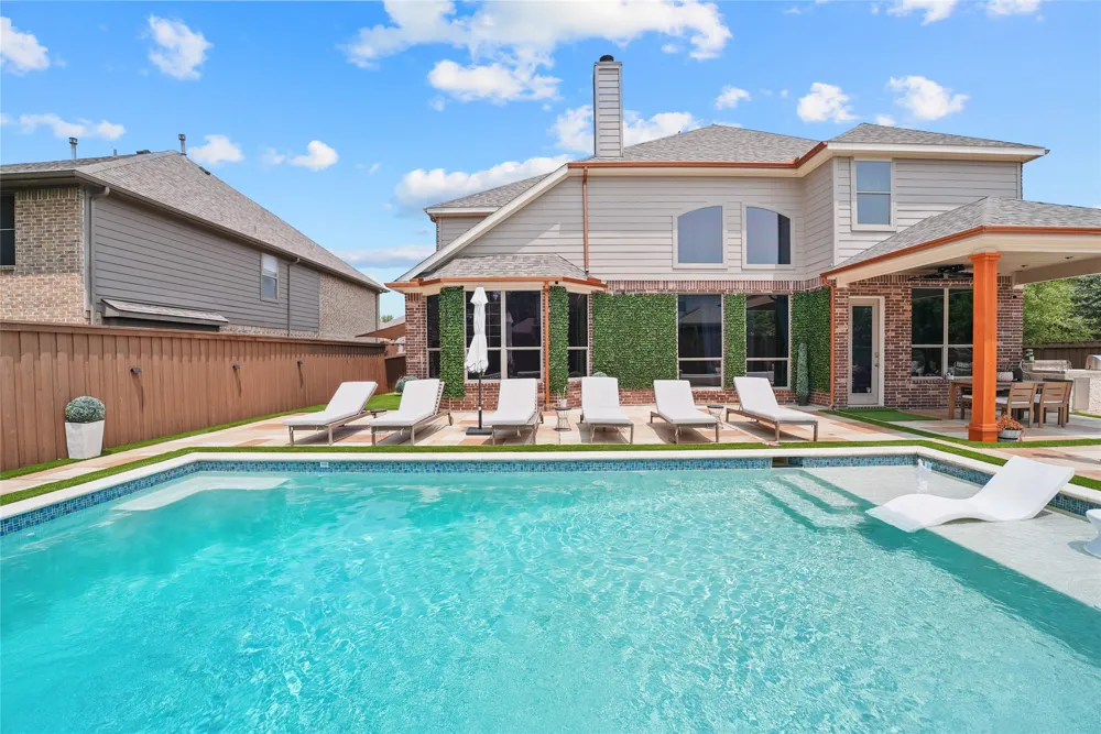 6708 Natures Way Dallas, TX 75236