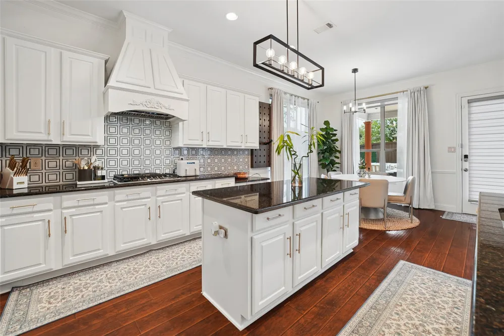 6708 Natures Way Dallas, TX 75236
