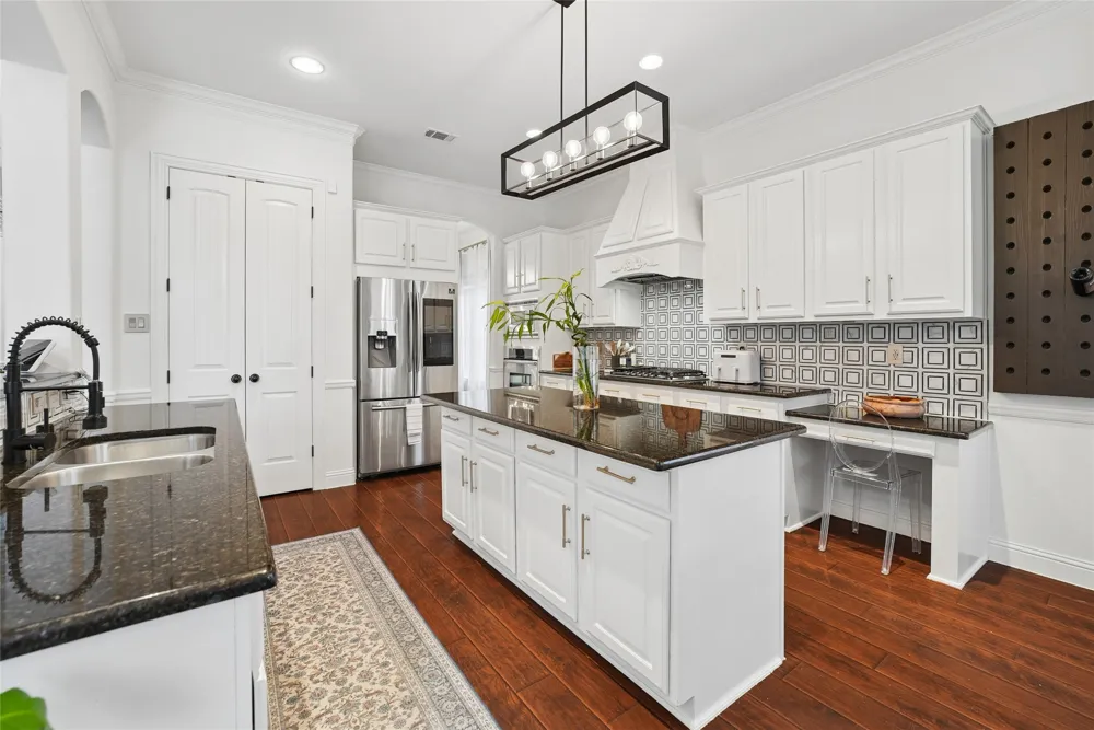 6708 Natures Way Dallas, TX 75236
