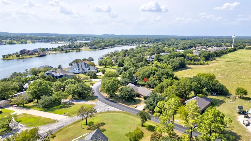 1219 Kiowa Drive E Lake Kiowa, TX 76240