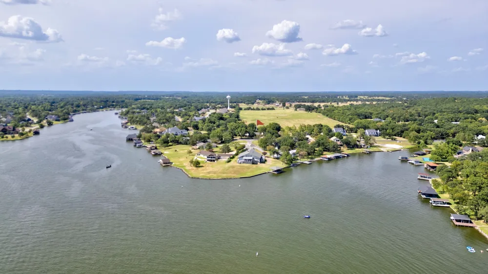 1219 Kiowa Drive E Lake Kiowa, TX 76240