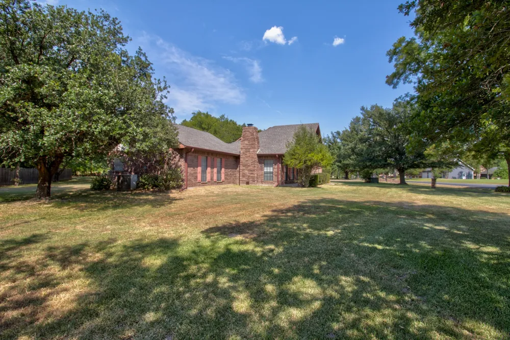 1219 Kiowa Drive E Lake Kiowa, TX 76240