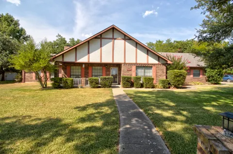 1219 Kiowa Drive E