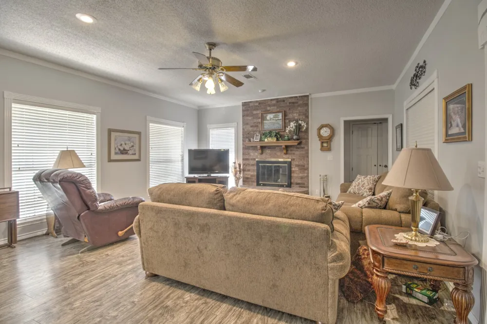 1219 Kiowa Drive E Lake Kiowa, TX 76240