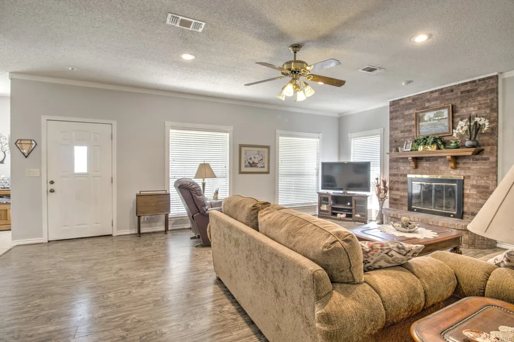 1219 Kiowa Drive E Lake Kiowa, TX 76240