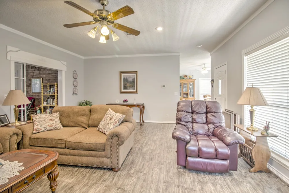 1219 Kiowa Drive E Lake Kiowa, TX 76240