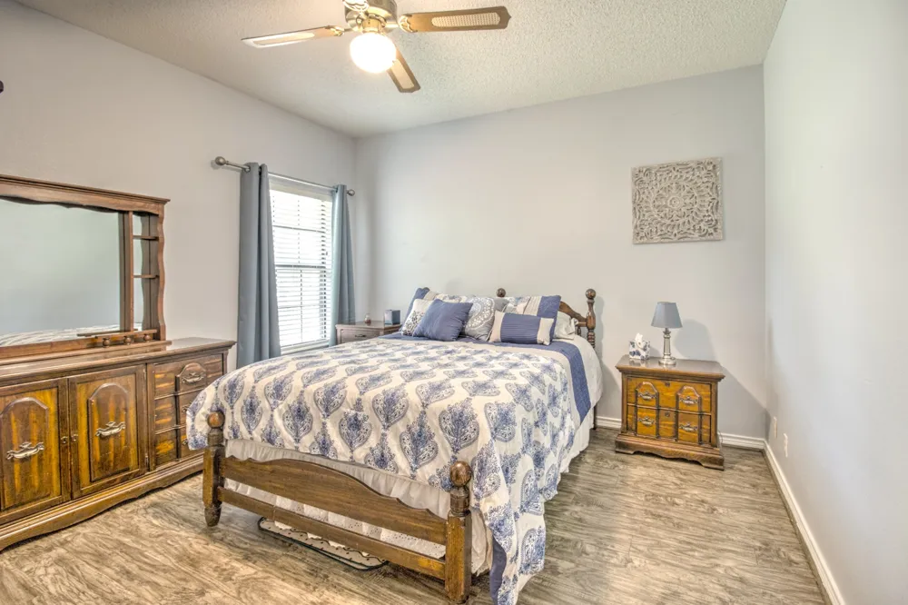1219 Kiowa Drive E Lake Kiowa, TX 76240