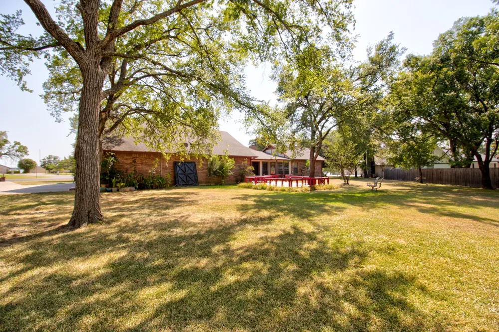 1219 Kiowa Drive E Lake Kiowa, TX 76240