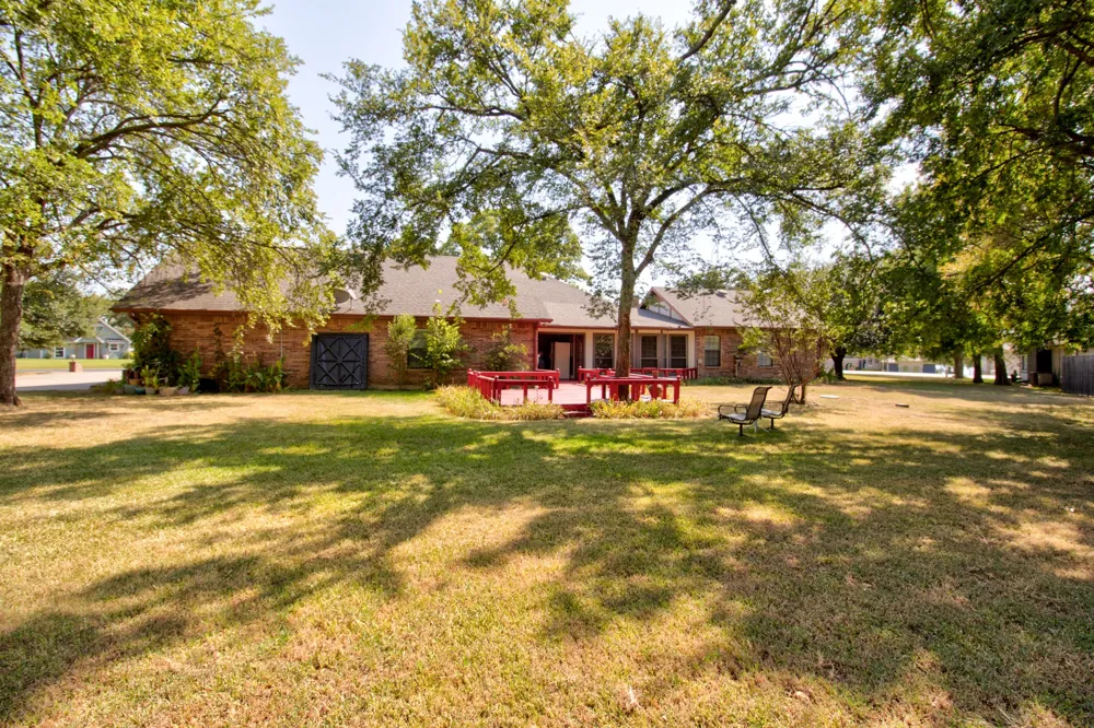 1219 Kiowa Drive E Lake Kiowa, TX 76240