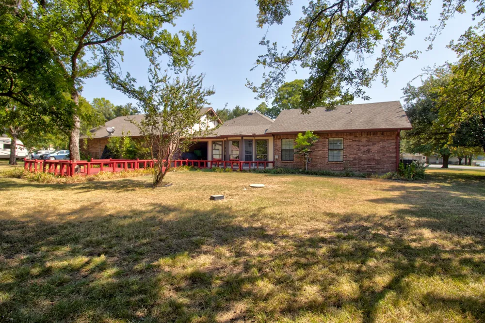 1219 Kiowa Drive E Lake Kiowa, TX 76240