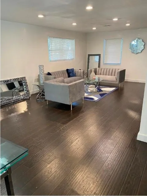 948 NW 84th Ter