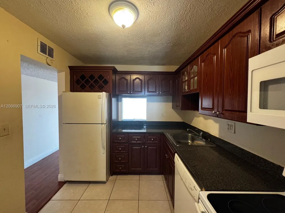 8020 Colony Cir N #308 Tamarac, FL 33321