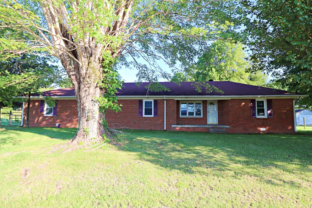 6254 Carthage Rd Pleasant Shade, TN 37145