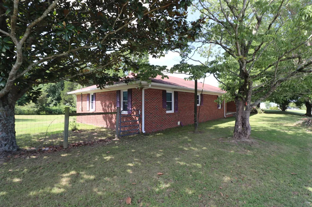 6254 Carthage Rd Pleasant Shade, TN 37145