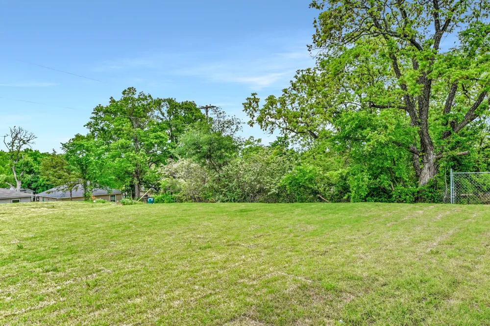 419 E Hull Street Denison, TX 75021