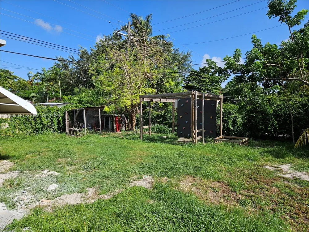1929 NE 176th St North Miami Beach, FL 33162
