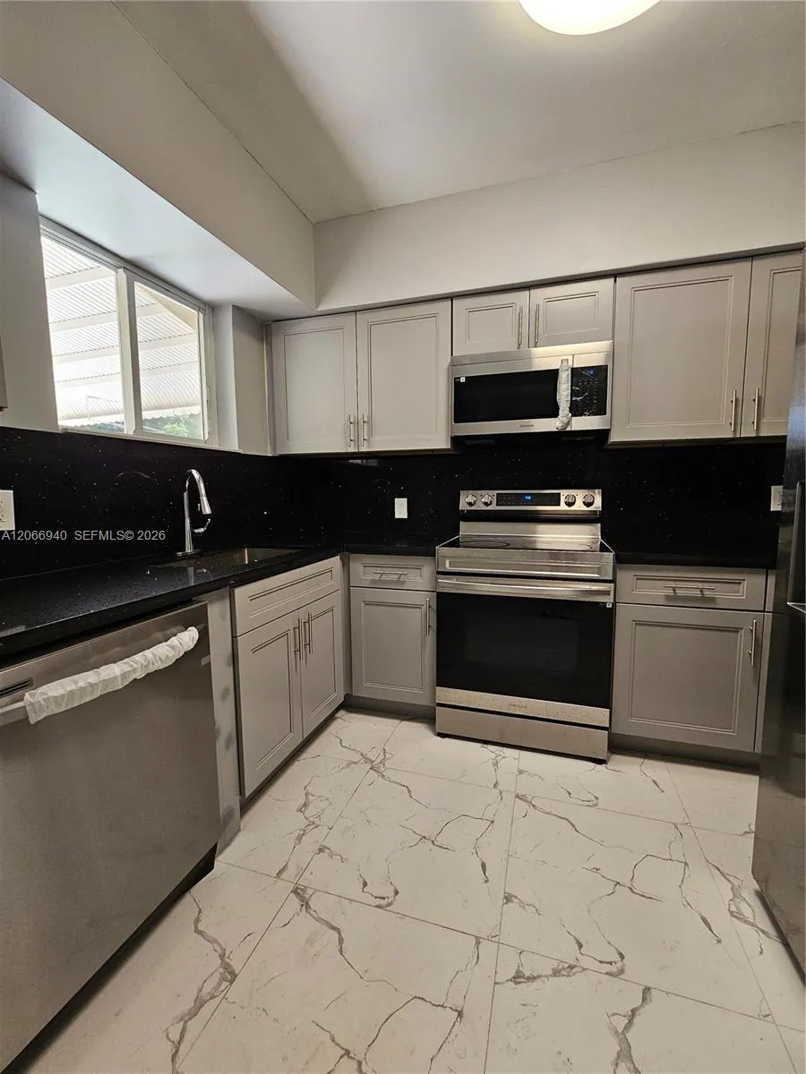 1929 NE 176th St North Miami Beach, FL 33162