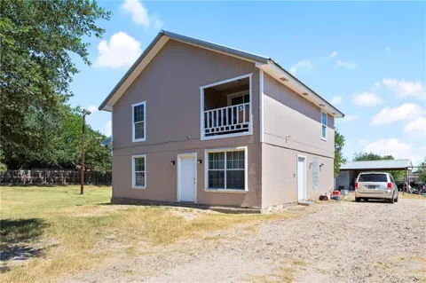 1002 Carlos Circle