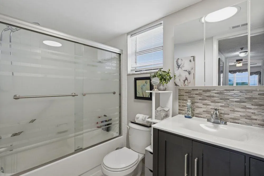 4640 Lucerne Lakes Boulevard W #404 Lake Worth, FL 33467