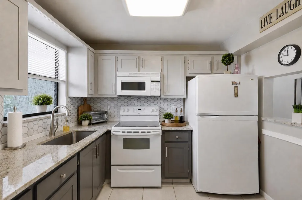 4640 Lucerne Lakes Boulevard W #404 Lake Worth, FL 33467