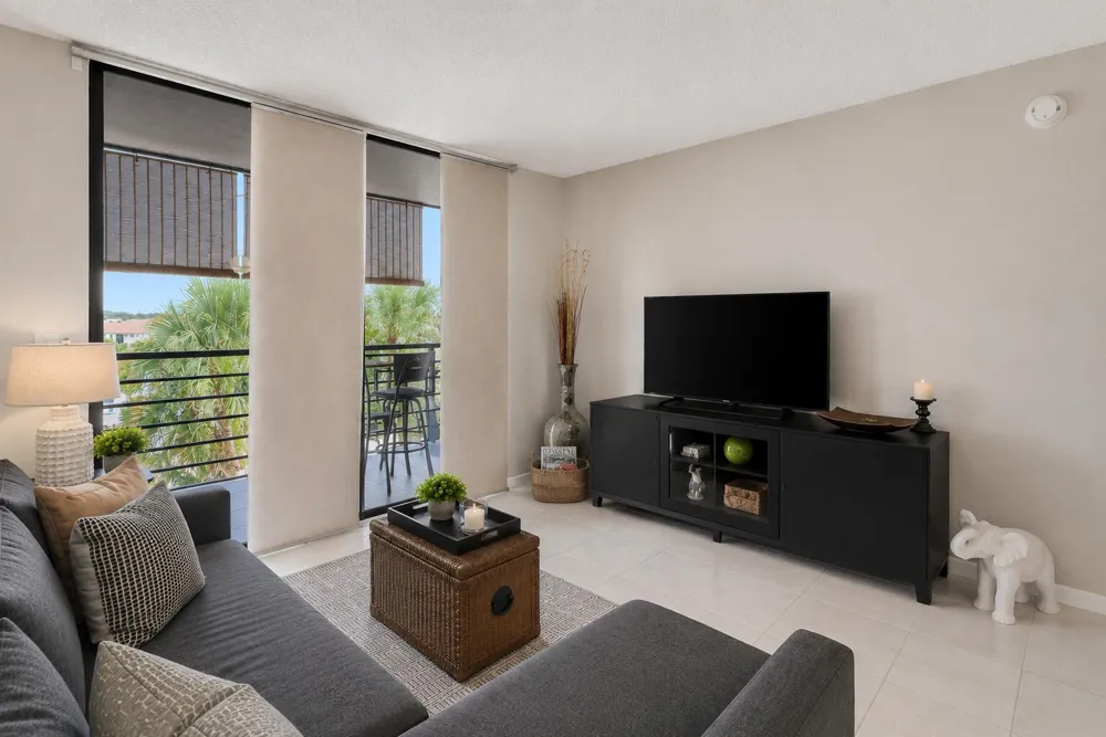 4640 Lucerne Lakes Boulevard W #404 Lake Worth, FL 33467