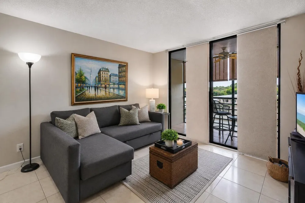 4640 Lucerne Lakes Boulevard W #404 Lake Worth, FL 33467