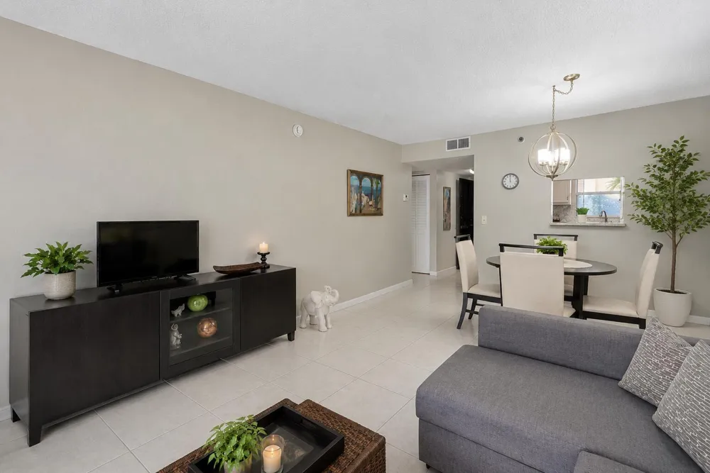 4640 Lucerne Lakes Boulevard W #404 Lake Worth, FL 33467