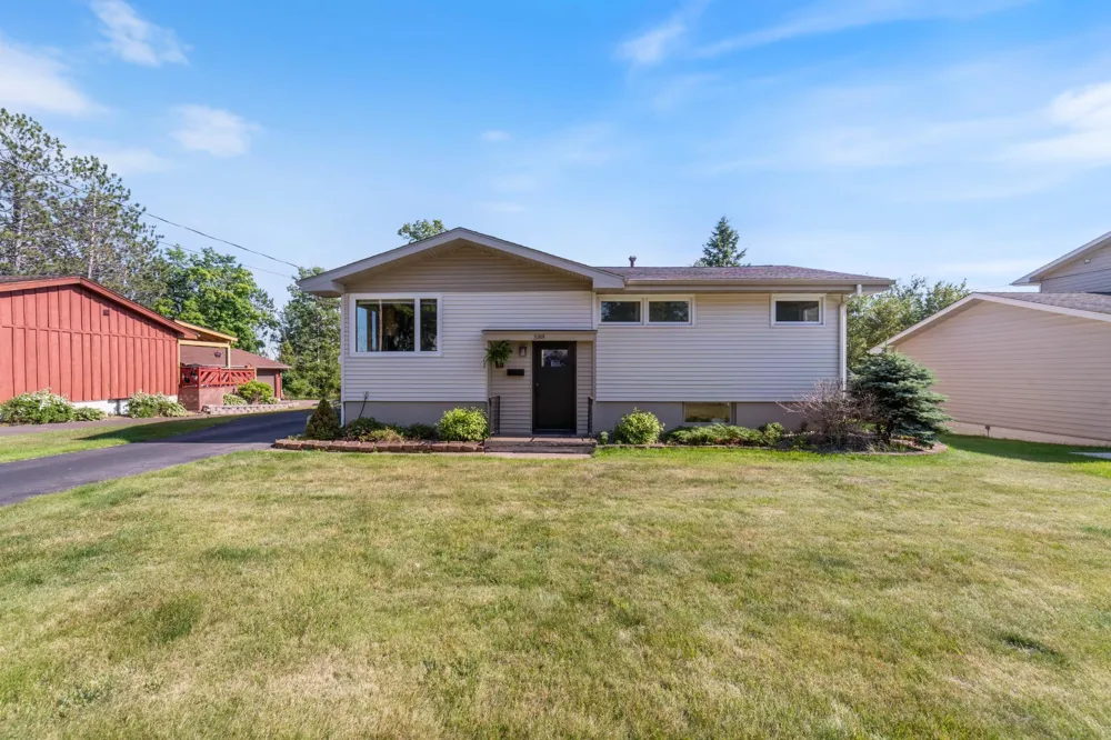 588 W Winona Street Duluth, MN 55803