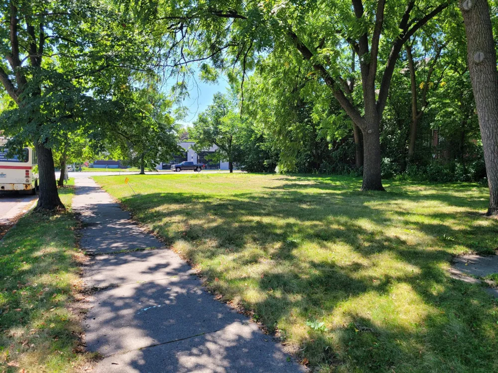 7th Street W Saint Paul, MN 55102