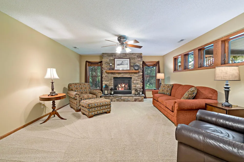 1371 Holly Avenue Oakdale, MN 55128