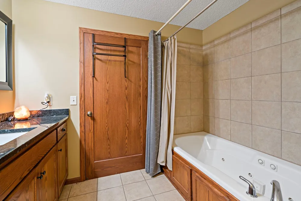 1371 Holly Avenue Oakdale, MN 55128