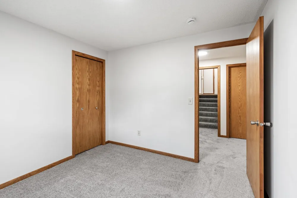 2624 94th Avenue Brooklyn Park, MN 55444