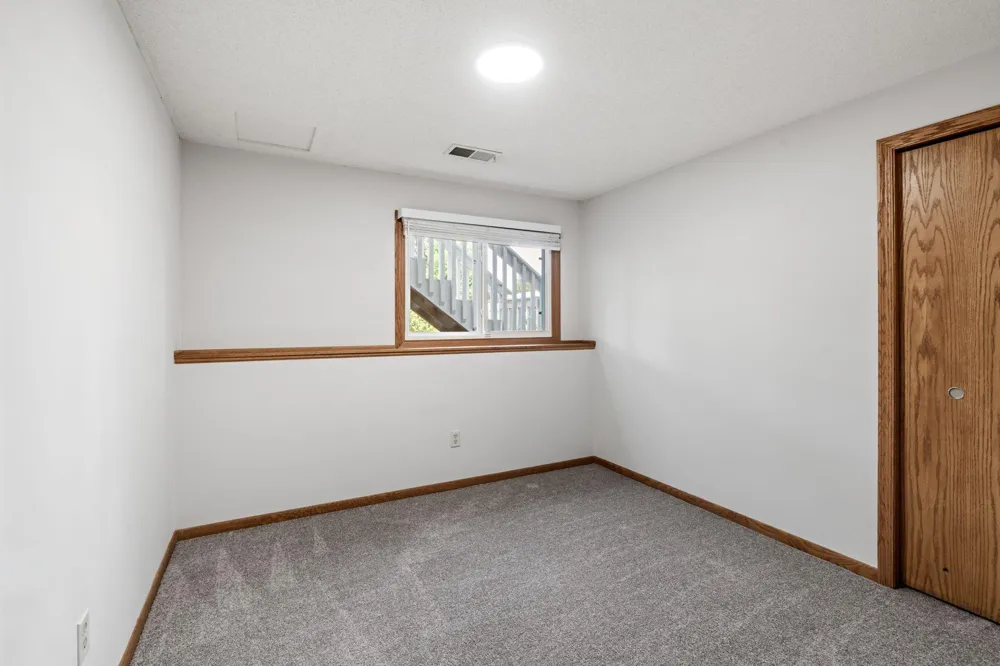 2624 94th Avenue Brooklyn Park, MN 55444