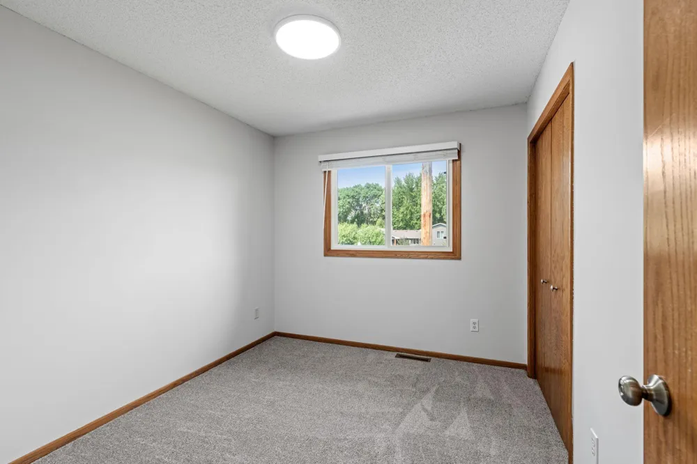 2624 94th Avenue Brooklyn Park, MN 55444