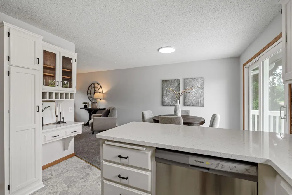 2624 94th Avenue Brooklyn Park, MN 55444