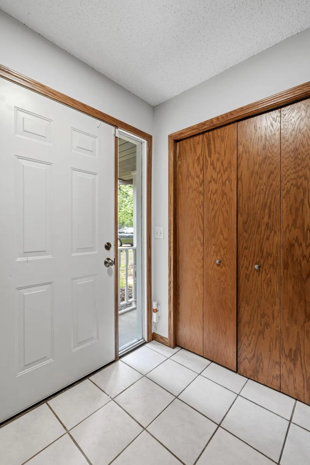 2624 94th Avenue Brooklyn Park, MN 55444