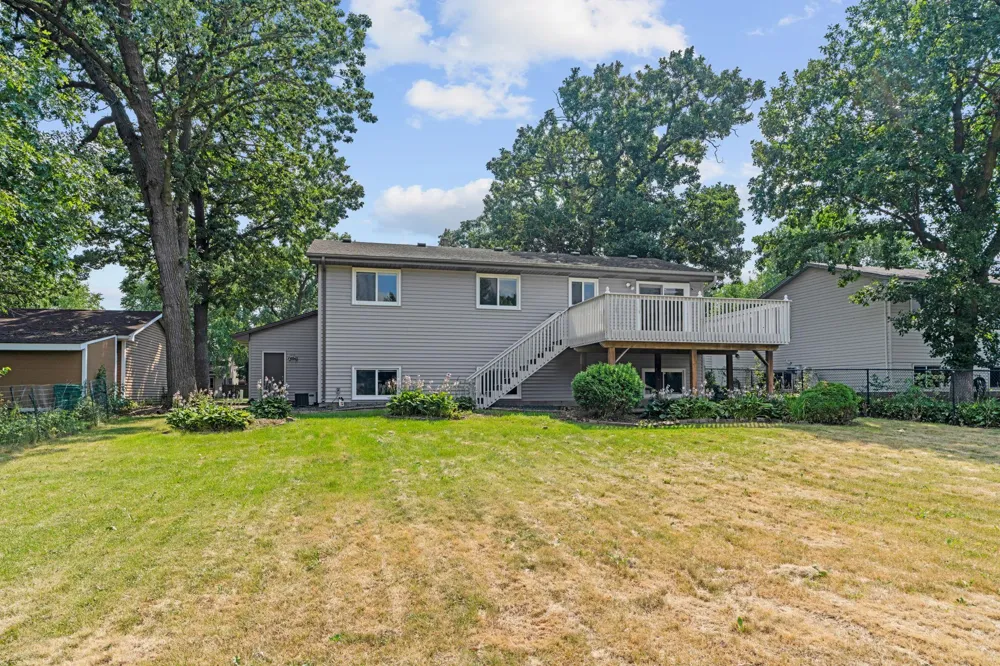 2624 94th Avenue Brooklyn Park, MN 55444