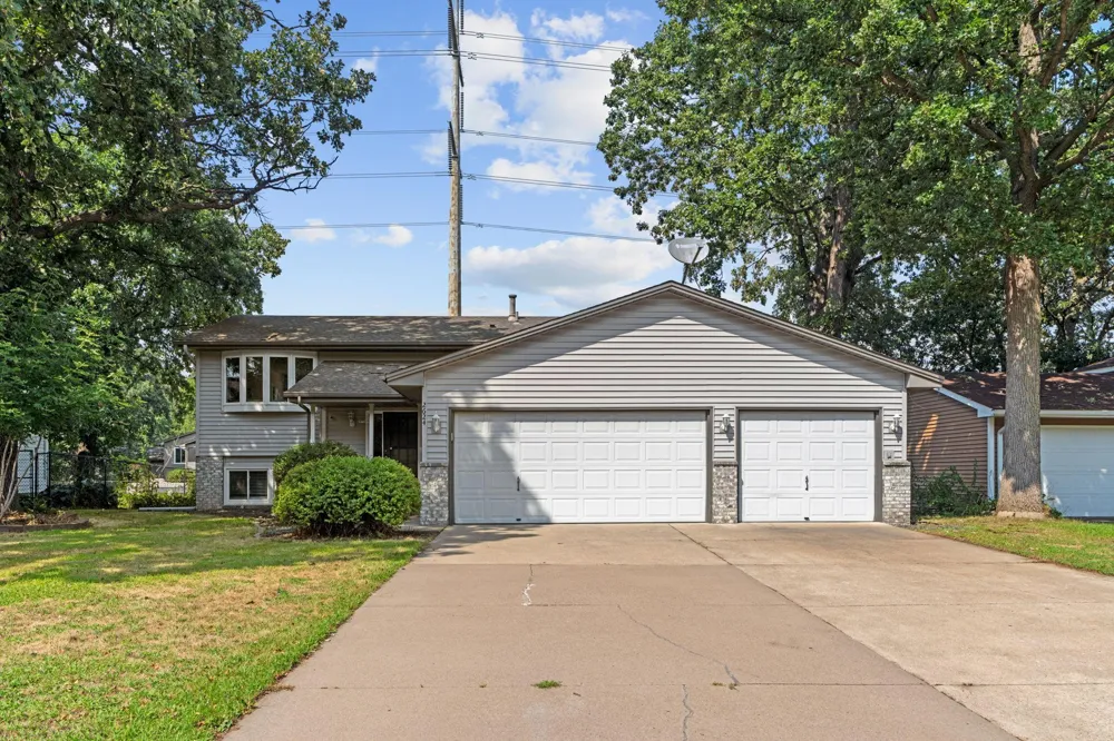 2624 94th Avenue Brooklyn Park, MN 55444