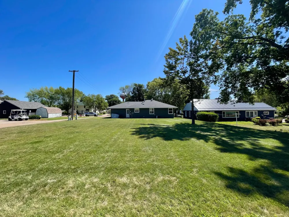 16 S Paffrath Avenue Springfield, MN 56087